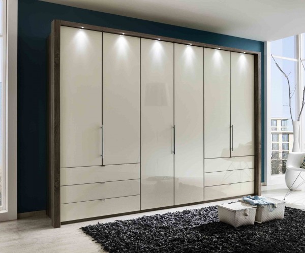 Loft Kleiderschrank in Trüffeleiche mit Passepartoutrahmen